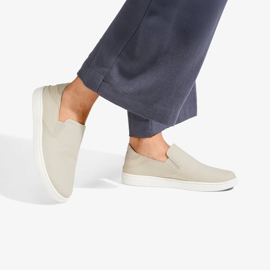 OluKai Trending | Pehuea Leather - Tapa / Ecru