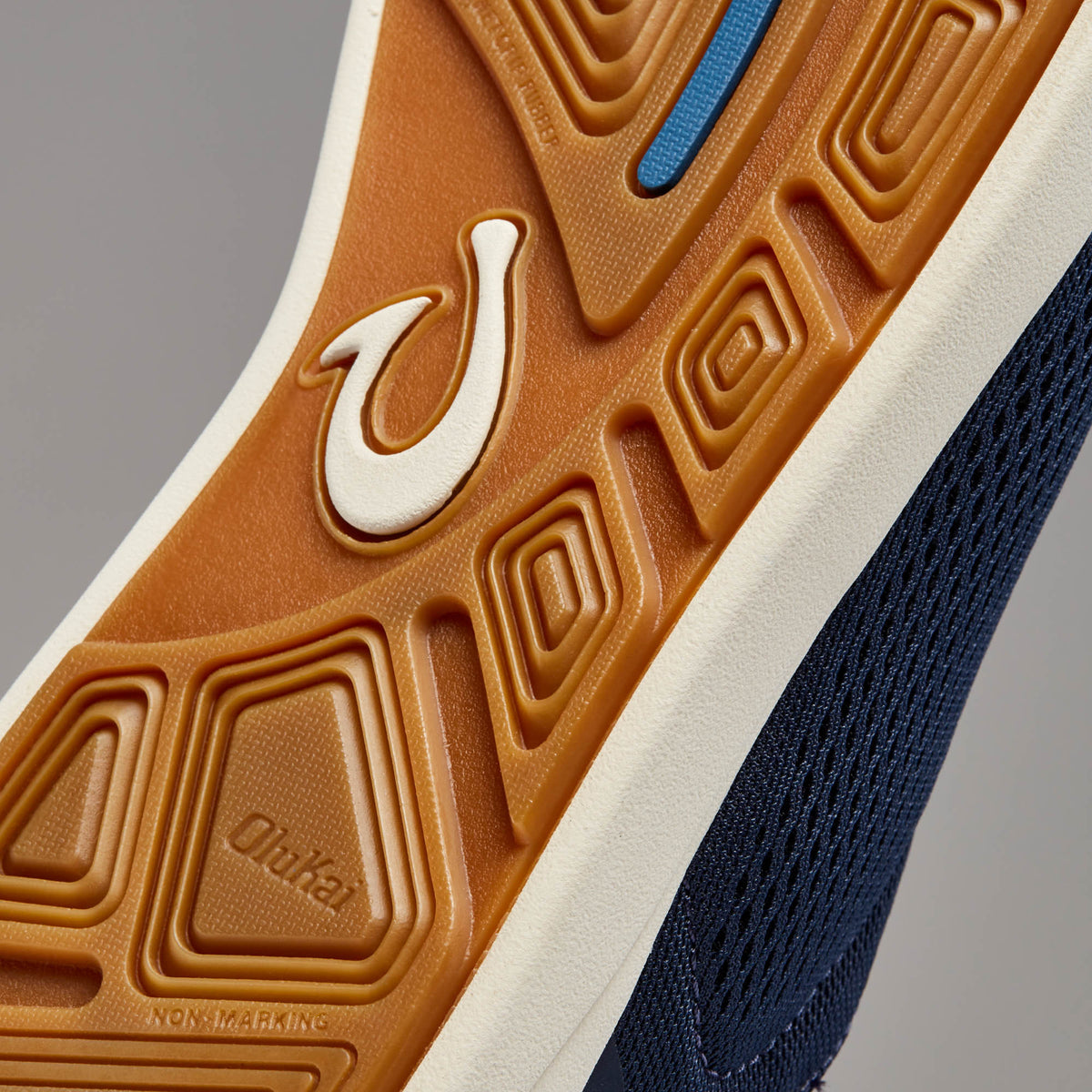 OluKai Trending | Moku Pae Men's Boat Shoes - Trench Blue / Off White