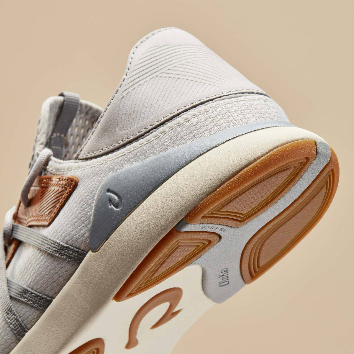 OluKai Special Offer | Mio Lī Men's Athletic Shoes - Mist Grey / Poi