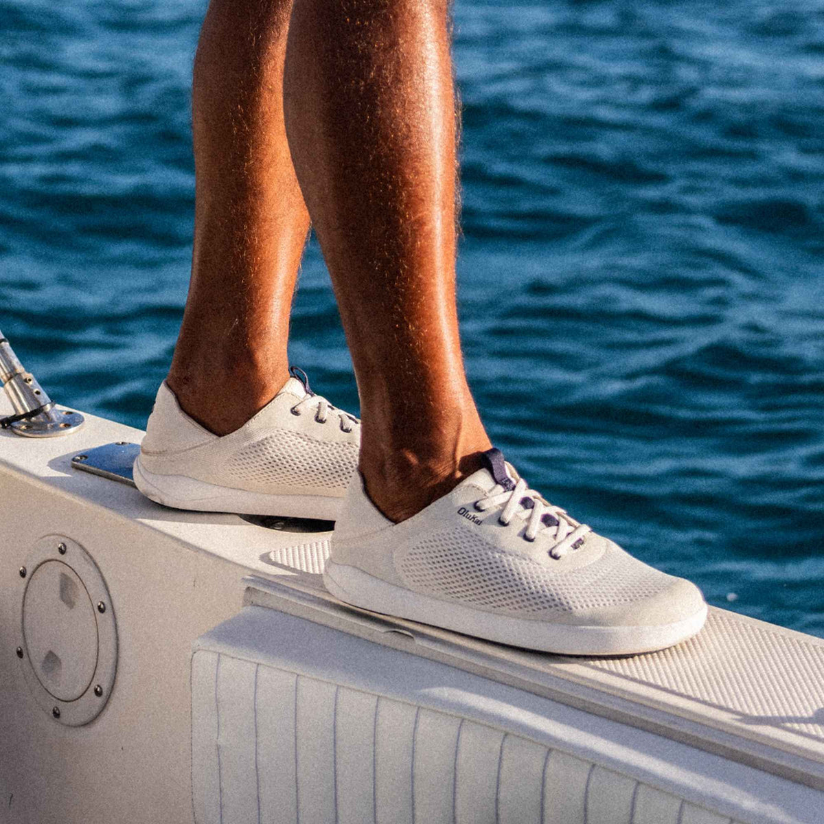 OluKai Signature | Moku Pae - White Sand / Trench Blue