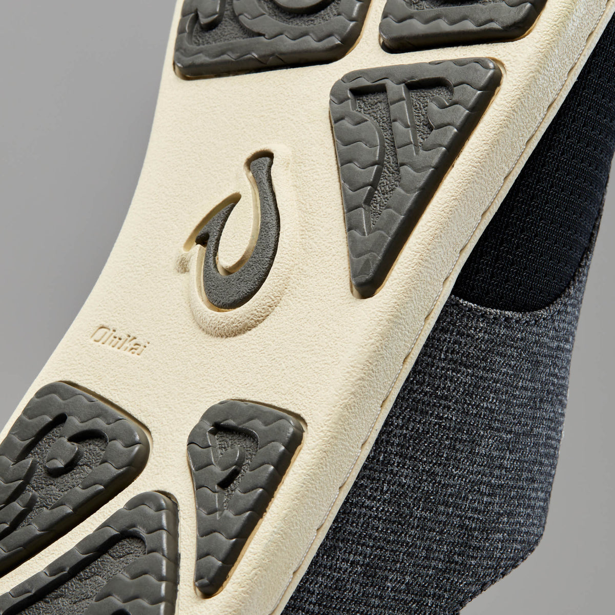 OluKai Recommended | Nohea Moku Men's Boat Shoes - Dark Shadow