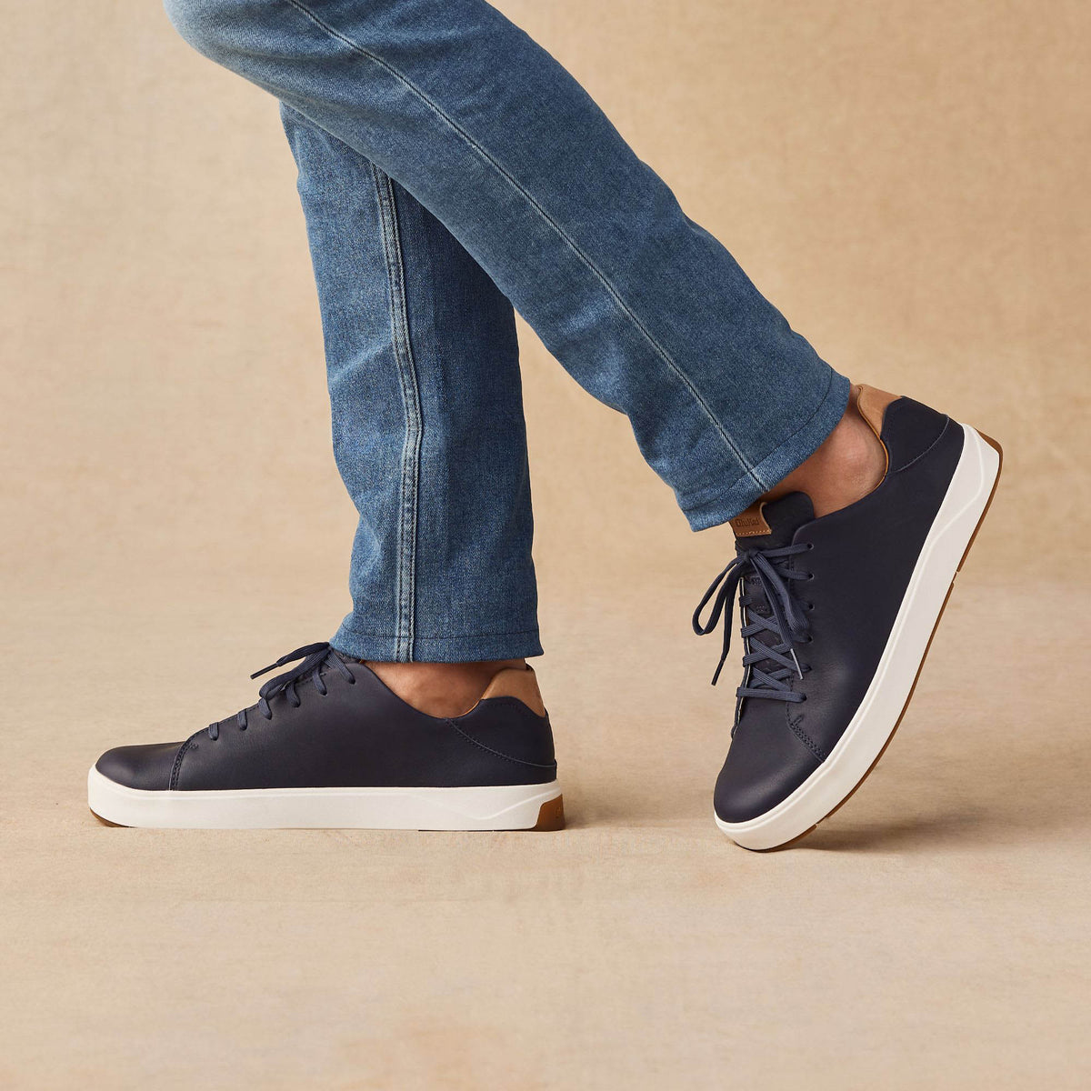 OluKai Special Offer | Lae‘ahi Lī ‘Ili Men's Leather Sneakers - Trench Blue