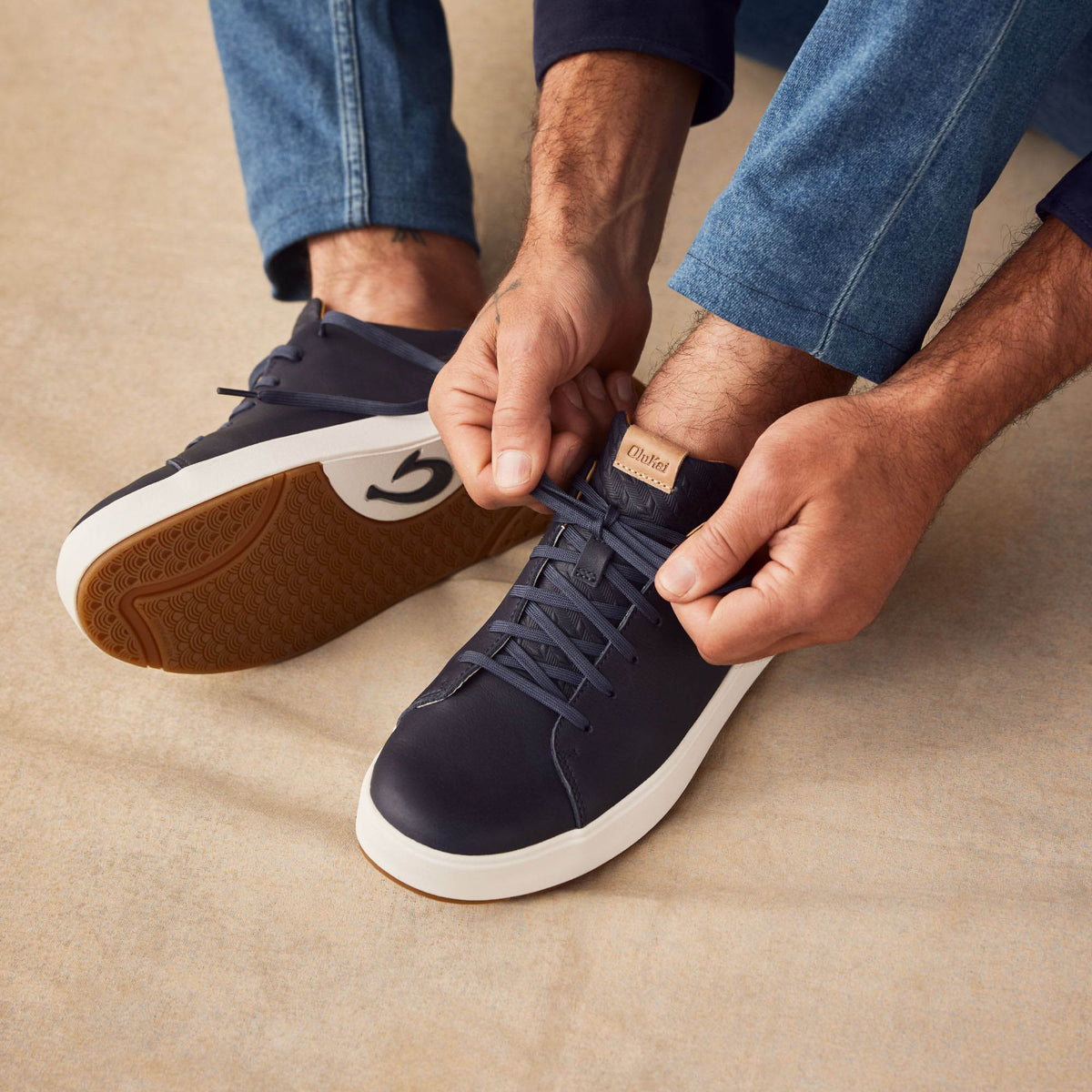 OluKai Special Offer | Lae‘ahi Lī ‘Ili Men's Leather Sneakers - Trench Blue