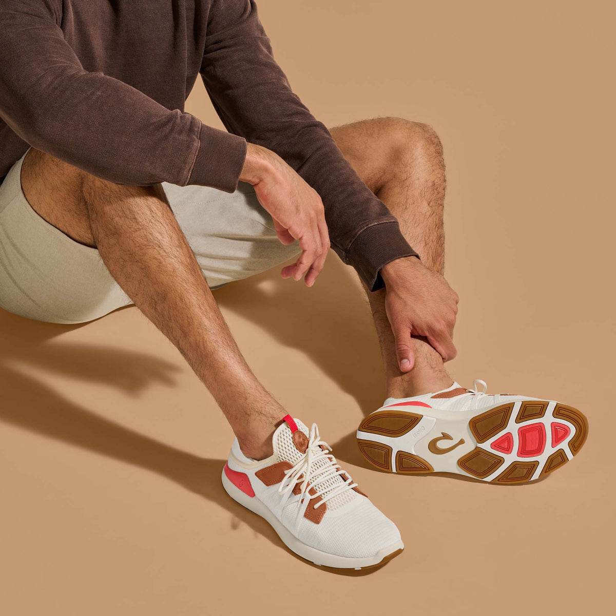 OluKai Best Price | Mio Lī Men's Athletic Shoes - Bright White / Red Lava