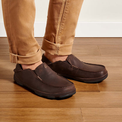 OluKai Signature | Moloā Men's Leather Slip On Shoes - Dark Wood / Dark Java