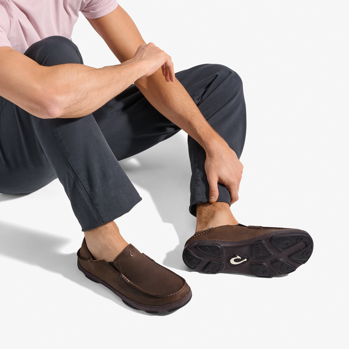 OluKai Signature | Moloā Men's Leather Slip On Shoes - Dark Wood / Dark Java