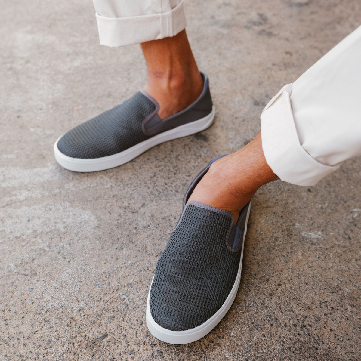OluKai Essential | Lae‘ahi Men's Slip-On Sneakers - Pavement
