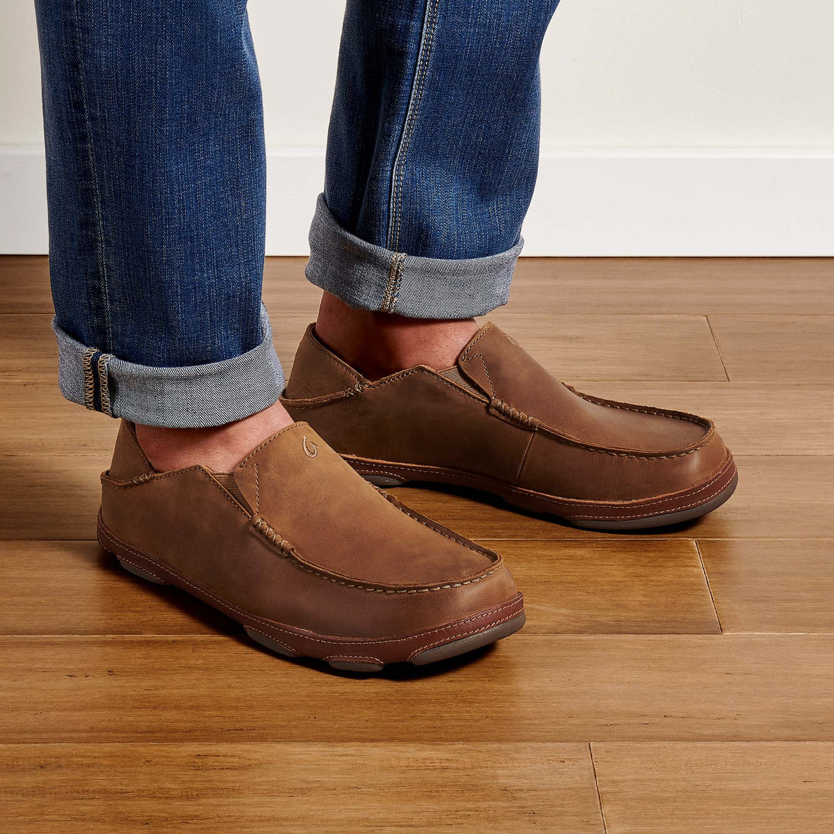 OluKai Great Value | Moloā Men's Leather Slip On Shoes - Ray / Toffee