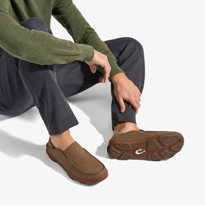 OluKai Great Value | Moloā Men's Leather Slip On Shoes - Ray / Toffee