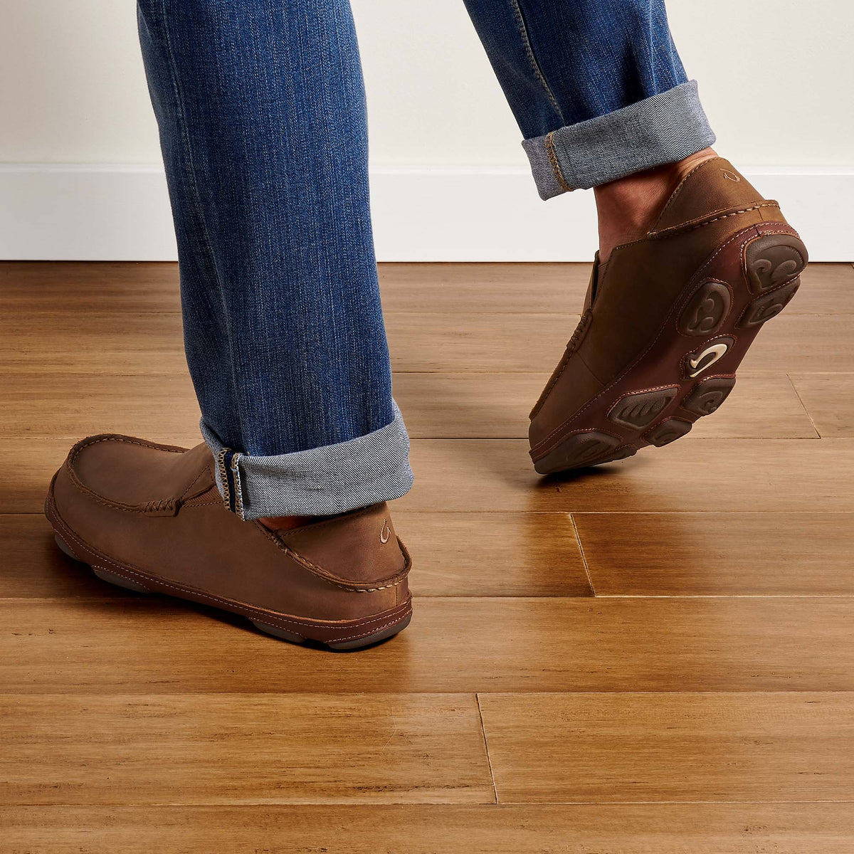 OluKai Great Value | Moloā Men's Leather Slip On Shoes - Ray / Toffee