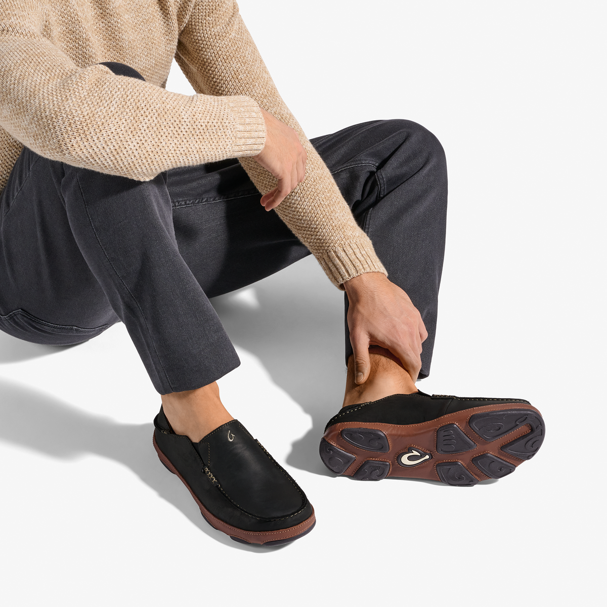 OluKai Popular | Moloā Men's Leather Slip On Shoes - Black / Toffee