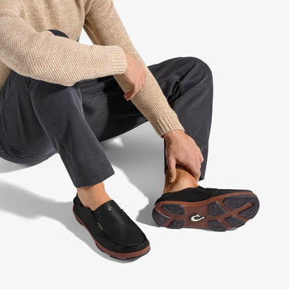 OluKai Popular | Moloā Men's Leather Slip On Shoes - Black / Toffee