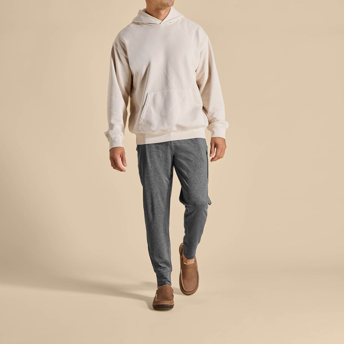 OluKai Sale | Moloā Men's Leather Slippers - Toffee / Dark Wood