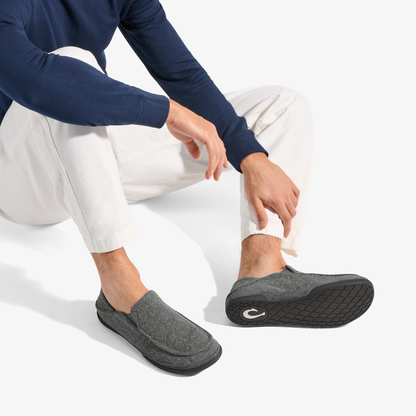 OluKai Deals | Moloā Hulu Men's Lightweight Slippers - Lava Rock