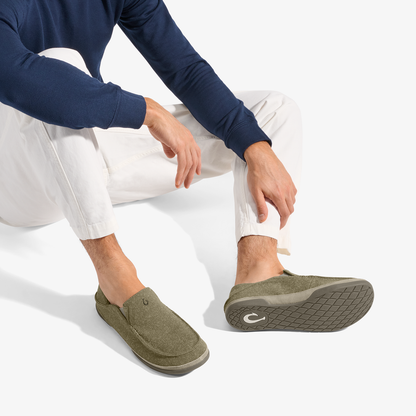 OluKai Smart Buy | Moloā Hulu Men‘s Slippers - Clay