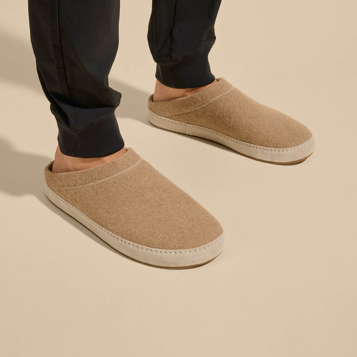 OluKai Value | Hāmani Hulu Men’s Wool Mule Slippers - Oatmeal