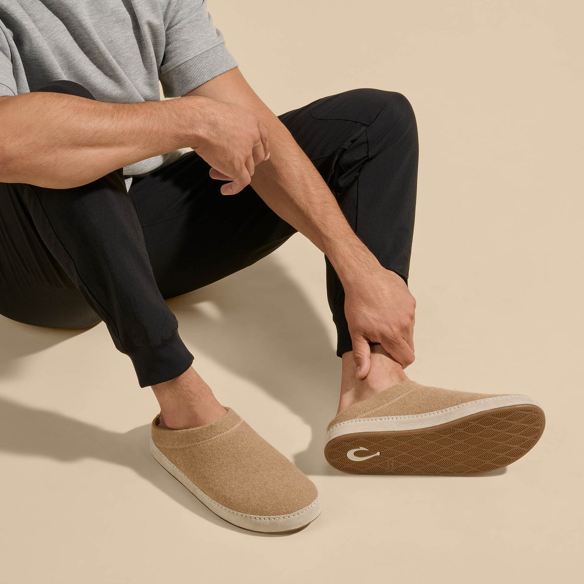 OluKai Value | Hāmani Hulu Men’s Wool Mule Slippers - Oatmeal