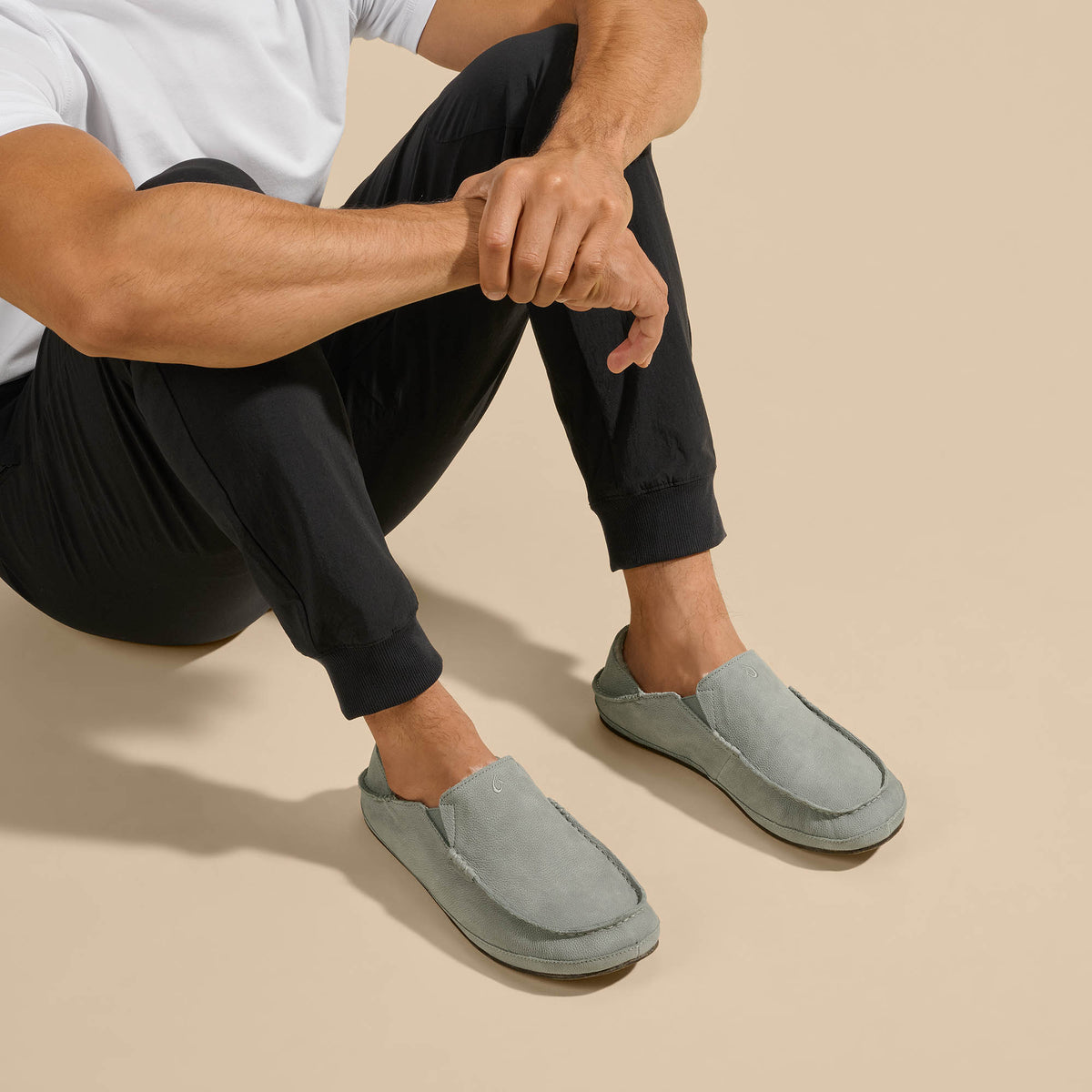 OluKai Exclusive | Moloā Men's Leather Slippers - Kona Coffee