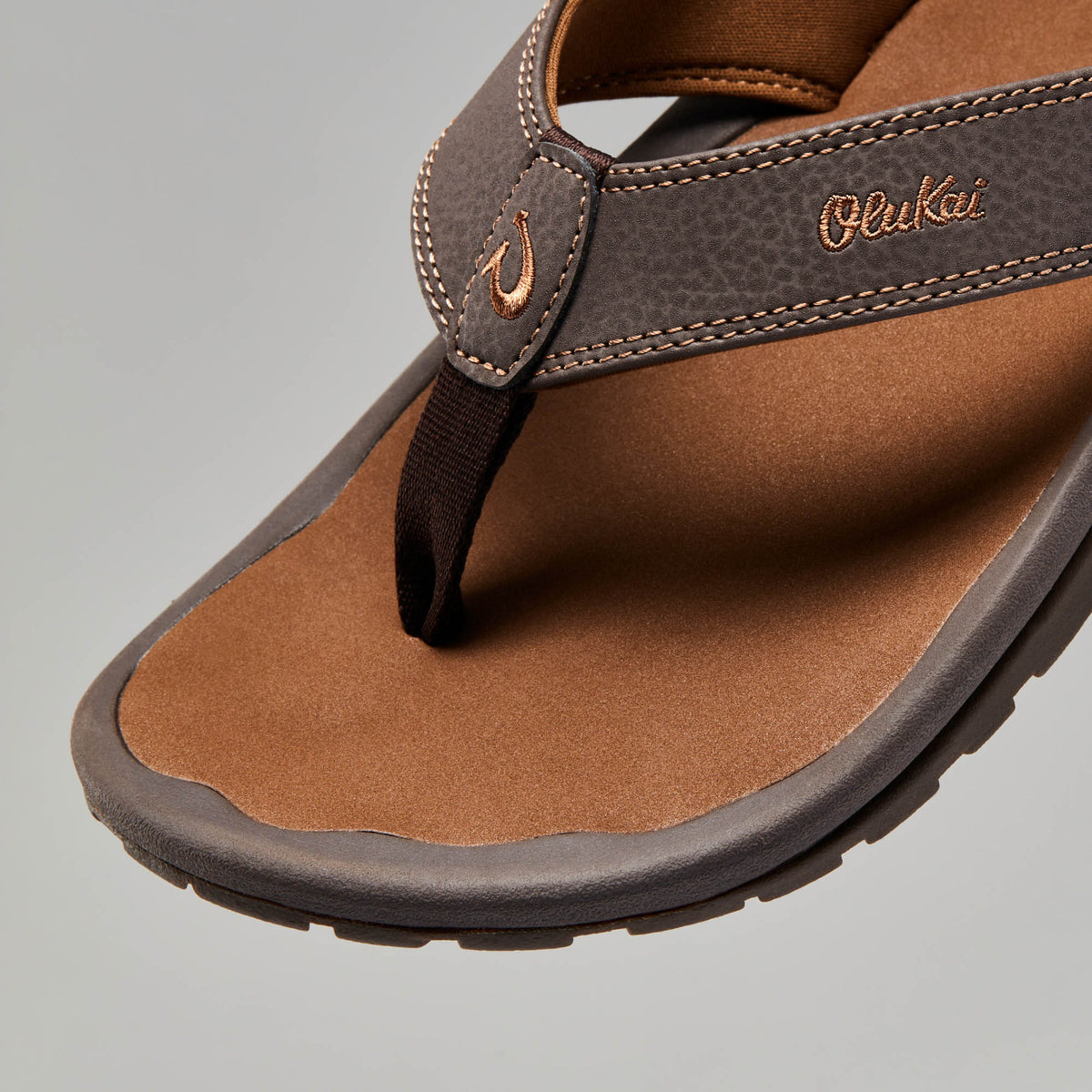 OluKai Classic | ‘Ohana Men's Beach Sandals - Dark Java / Ray