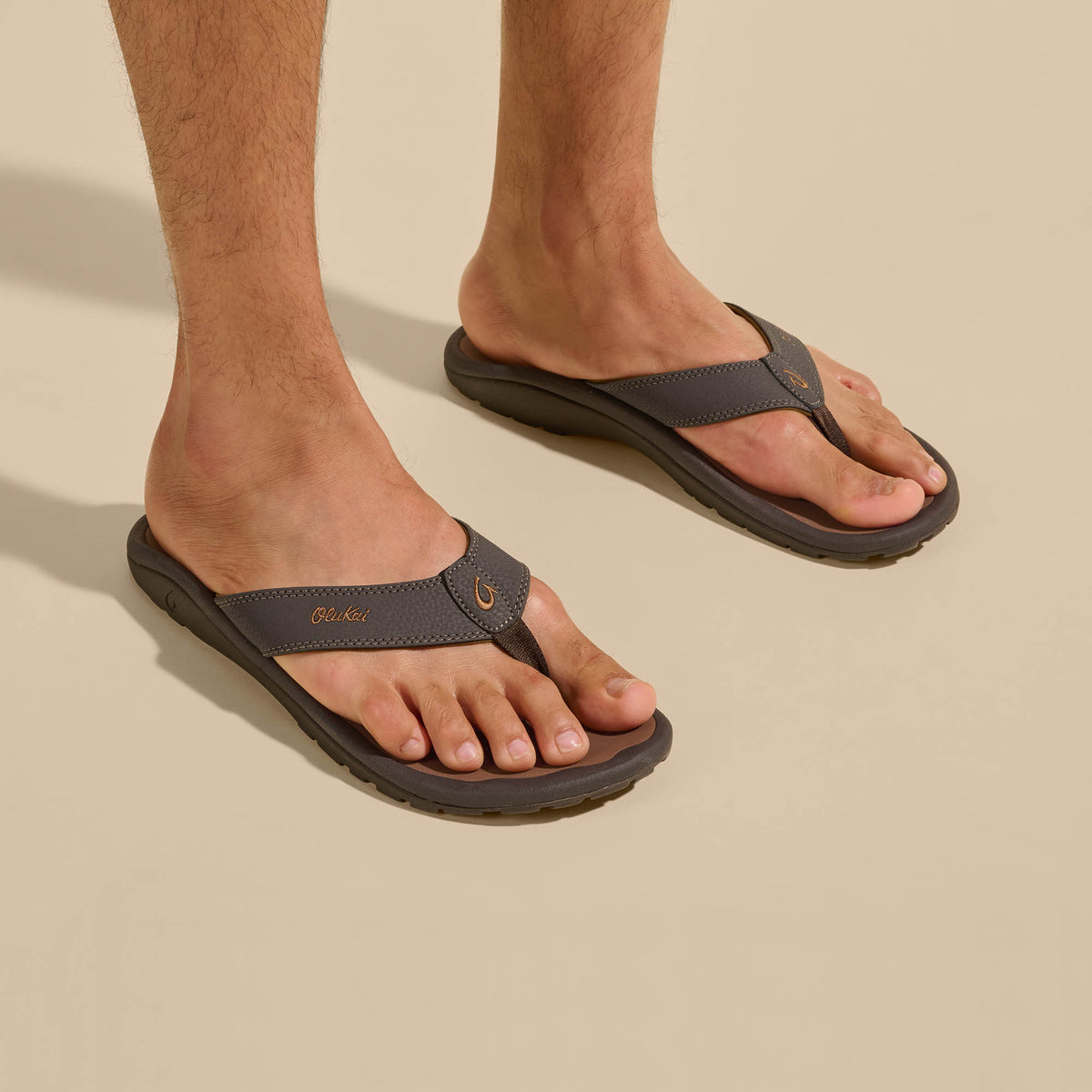 OluKai Classic | ‘Ohana Men's Beach Sandals - Dark Java / Ray