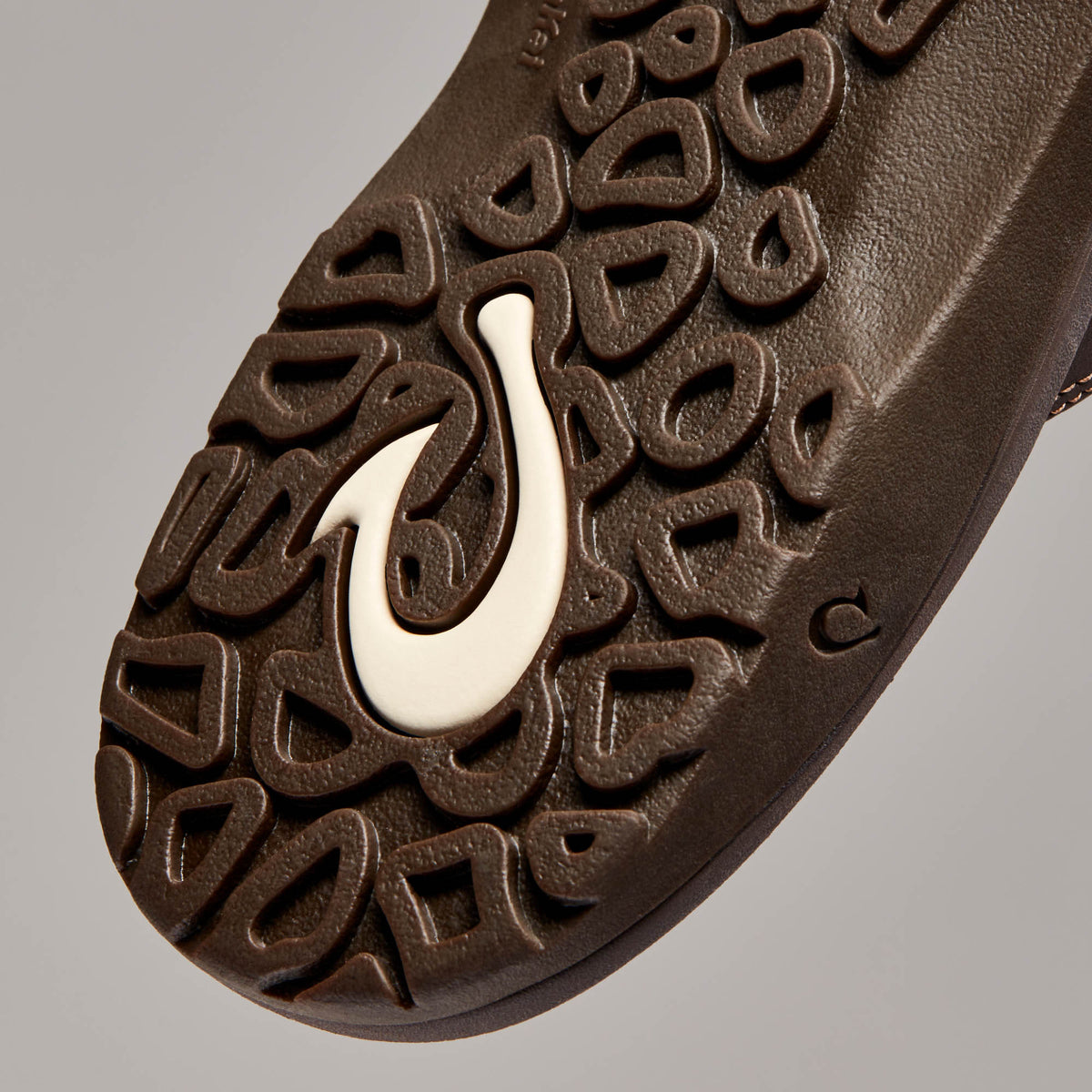 OluKai Classic | ‘Ohana Men's Beach Sandals - Dark Java / Ray