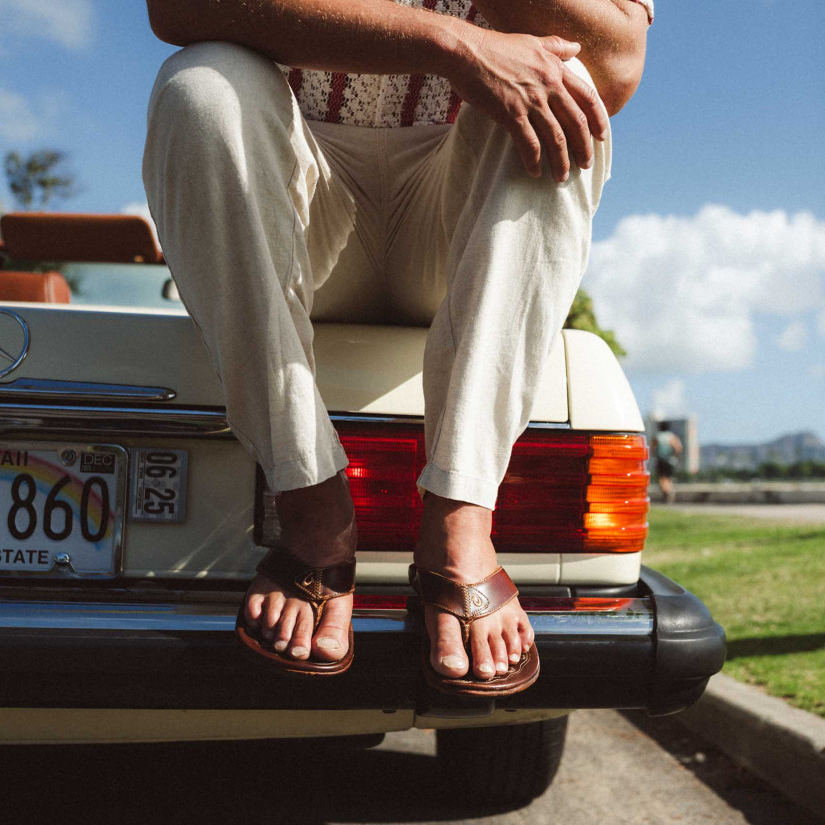 OluKai Hot Sale | Mekila Men's Full-Grain Leather Beach Sandals - Natural
