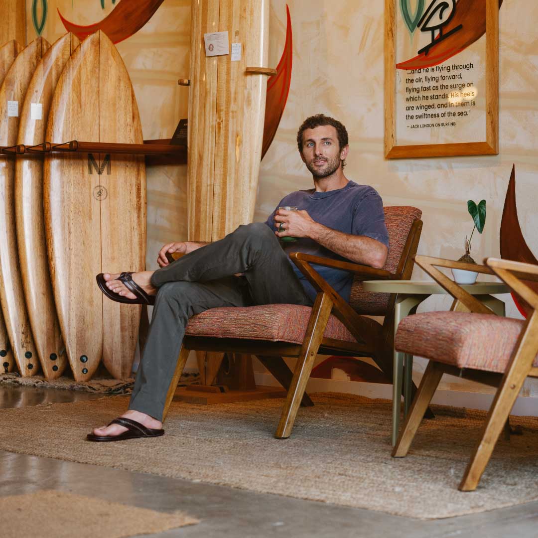 OluKai Signature | Mea Ola Men's Leather Beach Sandals - Dark Java