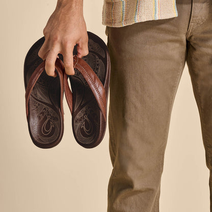 OluKai Popular | Hiapo - Rum / Dark Wood Men’s Leather Beach Sandals