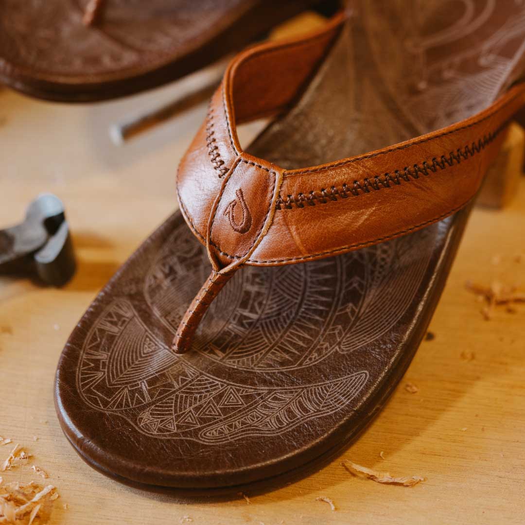 OluKai Popular | Hiapo - Rum / Dark Wood Men’s Leather Beach Sandals