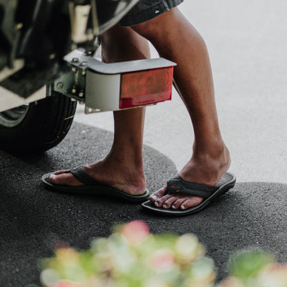 OluKai Smart Buy | Kīpī Men’s Comfortable Beach Sandals - Black