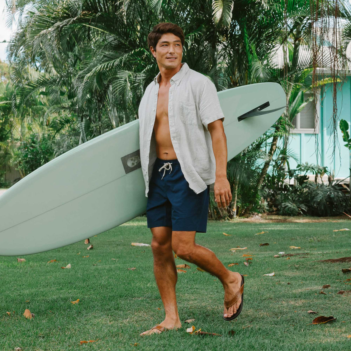 OluKai Value | Hikianalia - Tan / Dark Java