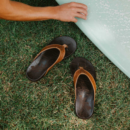 OluKai Value | Hikianalia - Tan / Dark Java
