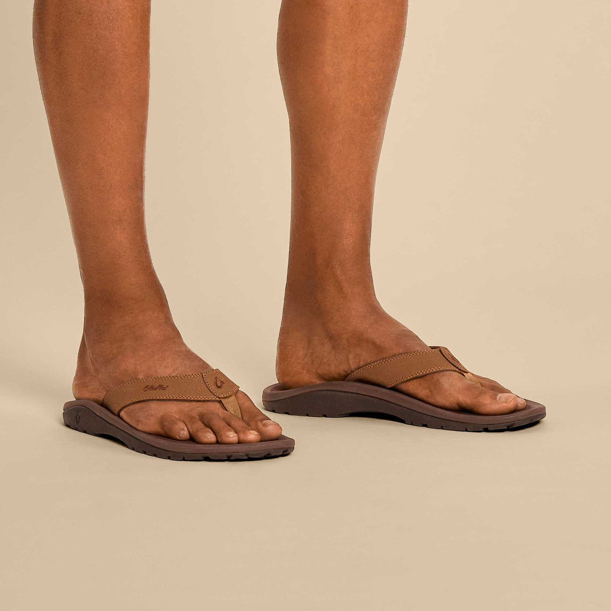 OluKai Quality | ‘Ohana Men's Best Selling Beach Sandals - Tan / Dark Java