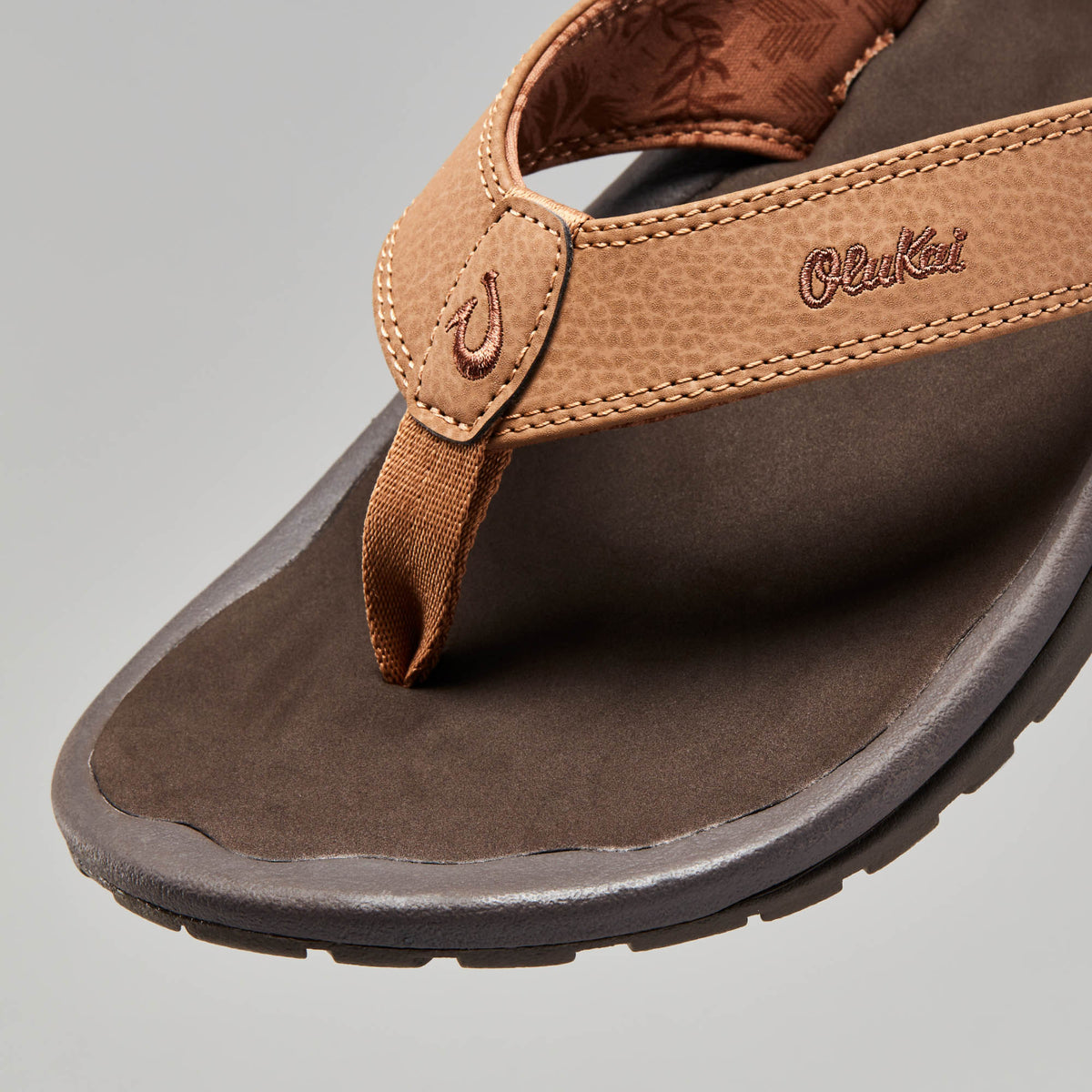 OluKai Quality | ‘Ohana Men's Best Selling Beach Sandals - Tan / Dark Java