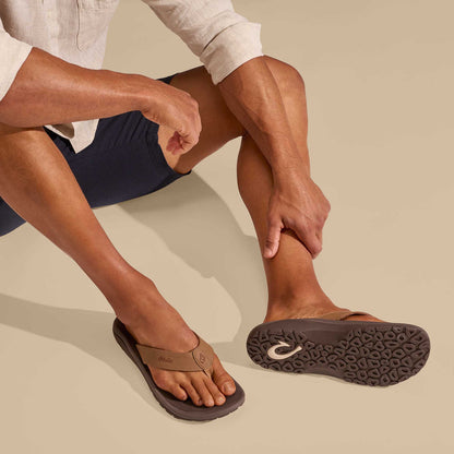 OluKai Quality | ‘Ohana Men's Best Selling Beach Sandals - Tan / Dark Java