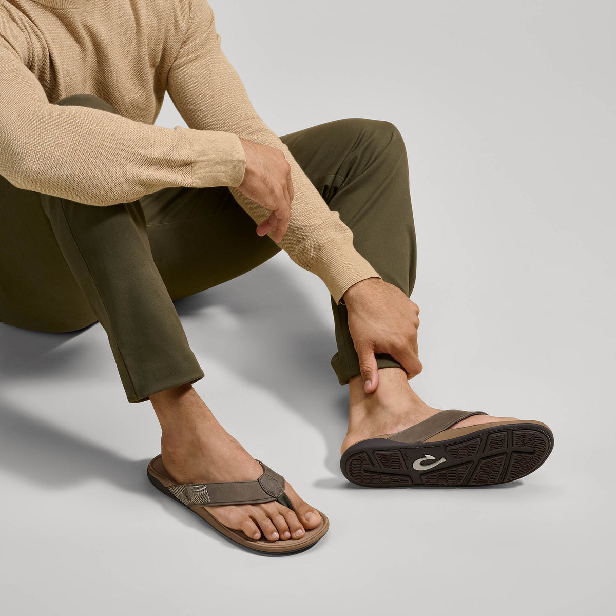 OluKai Deals | Tuahine Men's Waterproof Leather Beach Sandals - Hunter