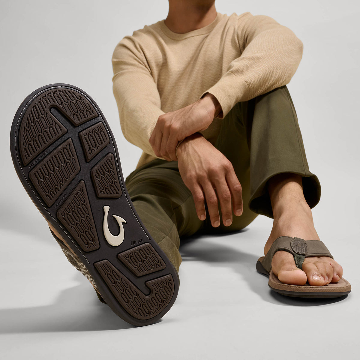 OluKai Deals | Tuahine Men's Waterproof Leather Beach Sandals - Hunter