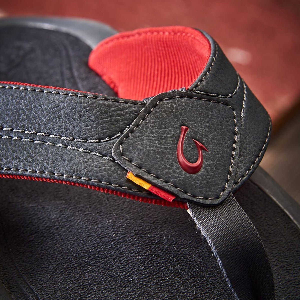 OluKai Best Seller | Kīpī Men’s Comfortable Beach Sandals - Dark Shadow