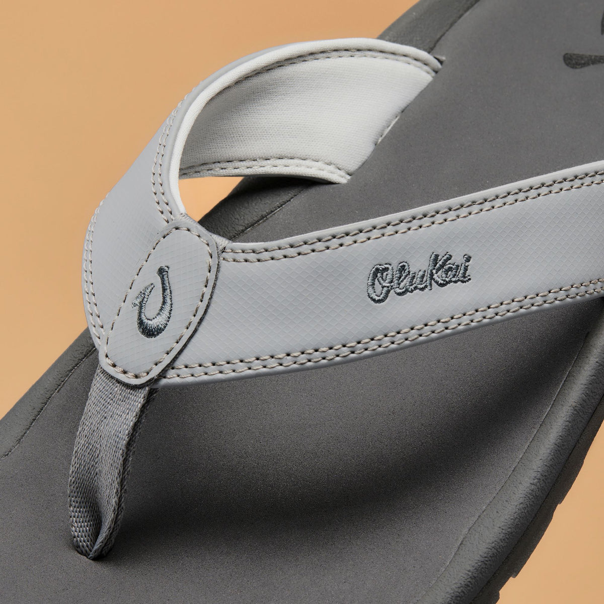 OluKai Trusted | ‘Ohana Men's Best Selling Beach Sandals - Ash / Rock