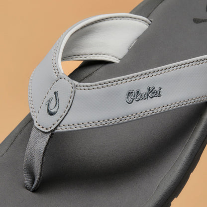 OluKai Trusted | ‘Ohana Men's Best Selling Beach Sandals - Ash / Rock