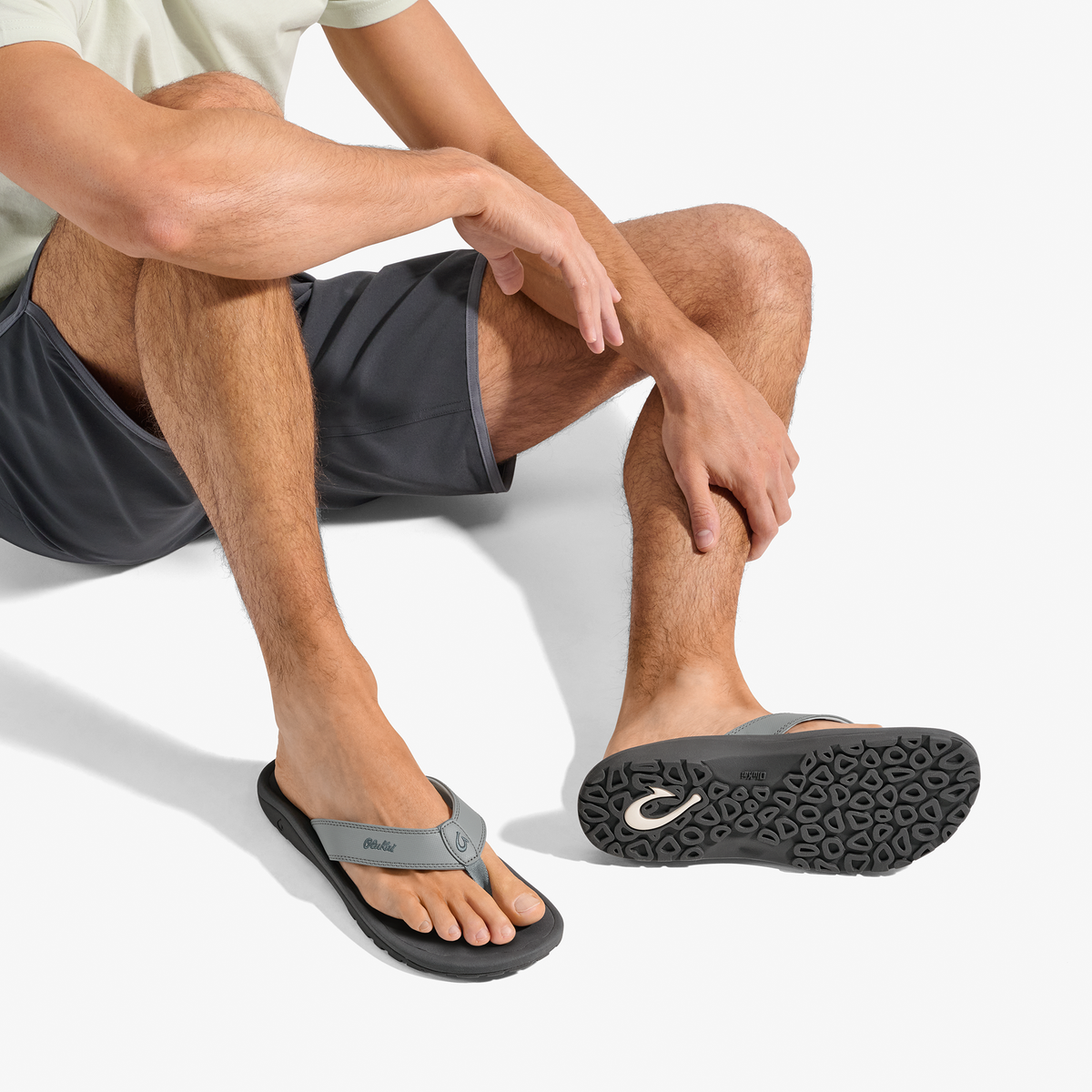 OluKai Trusted | ‘Ohana Men's Best Selling Beach Sandals - Ash / Rock