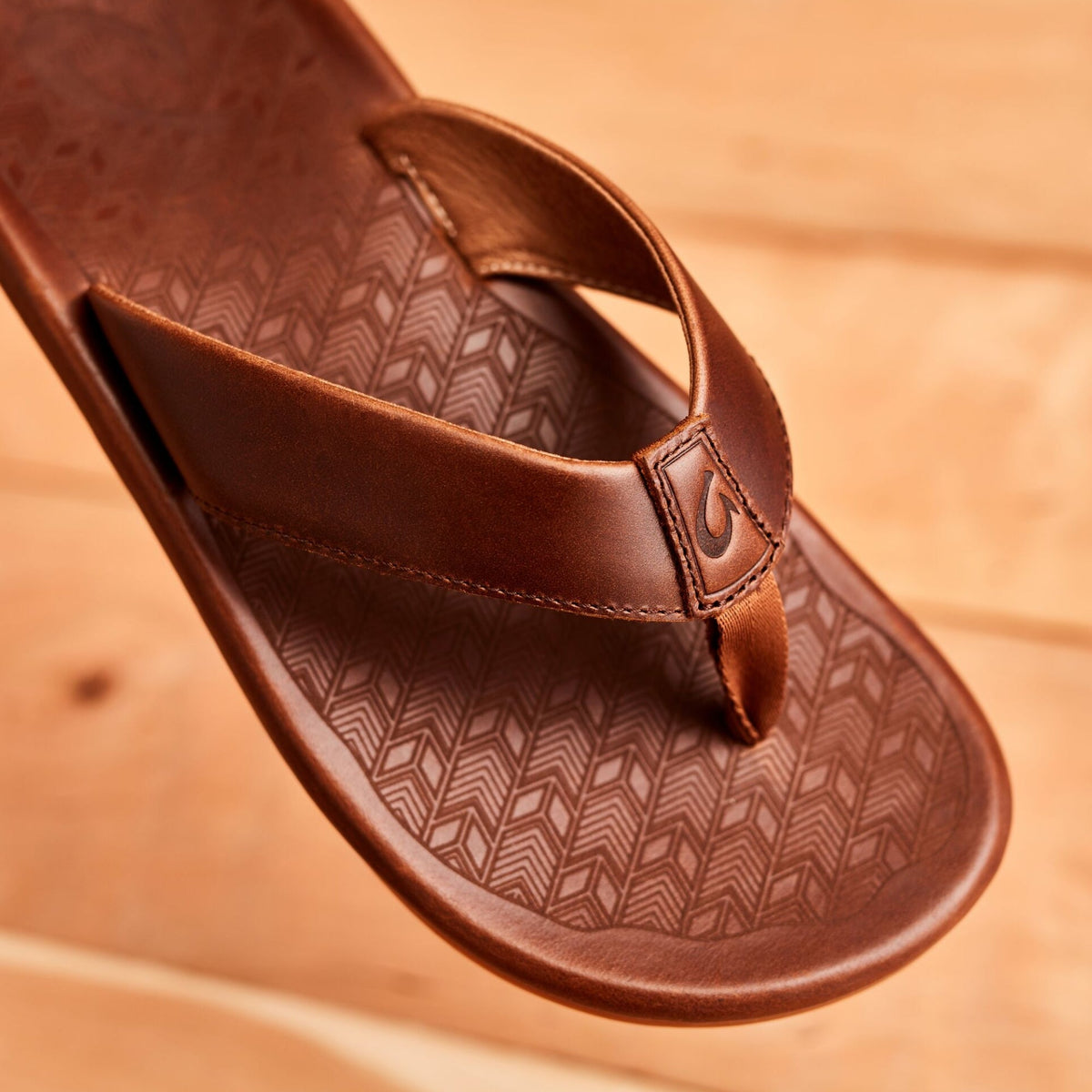 OluKai Value | ‘Ilikai Men‘s Leather Sandals - Toffee
