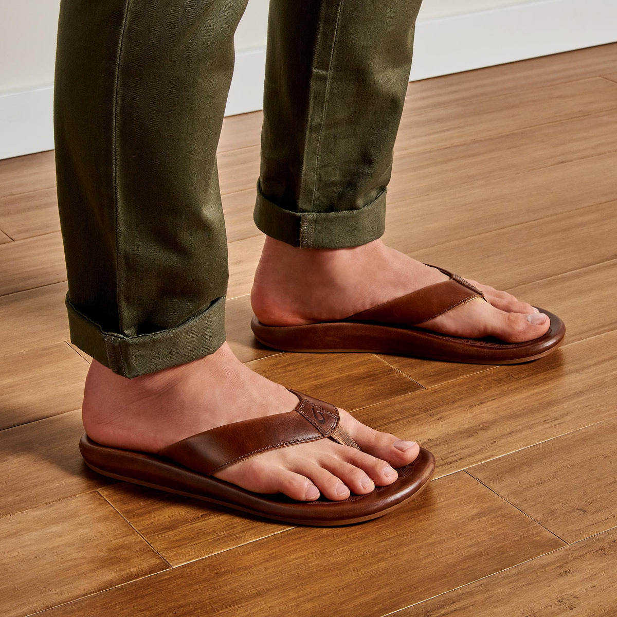 OluKai Value | ‘Ilikai Men‘s Leather Sandals - Toffee