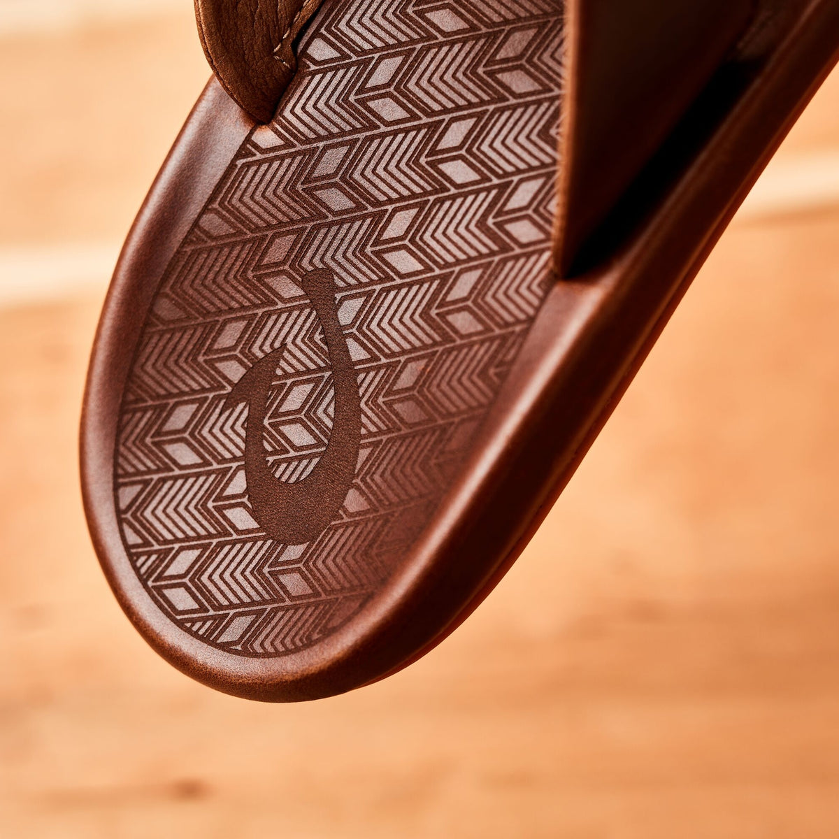 OluKai Value | ‘Ilikai Men‘s Leather Sandals - Toffee