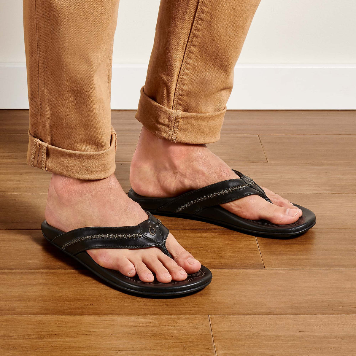 OluKai Discount | OluKai Mea Ola - Black | Men's Leather Beach Sandals