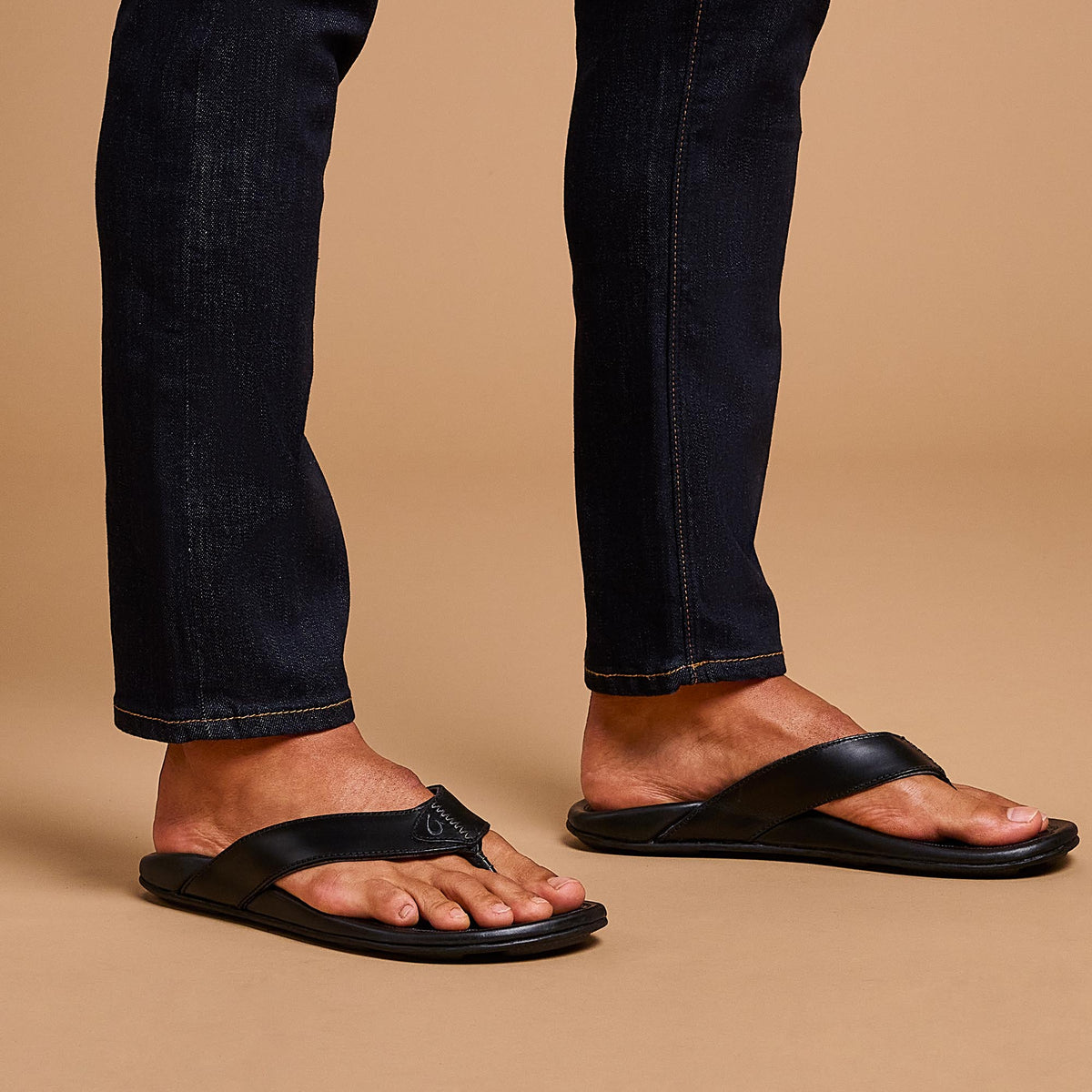 OluKai Great Value | Mekila Men's Full-Grain Leather Beach Sandals - Black