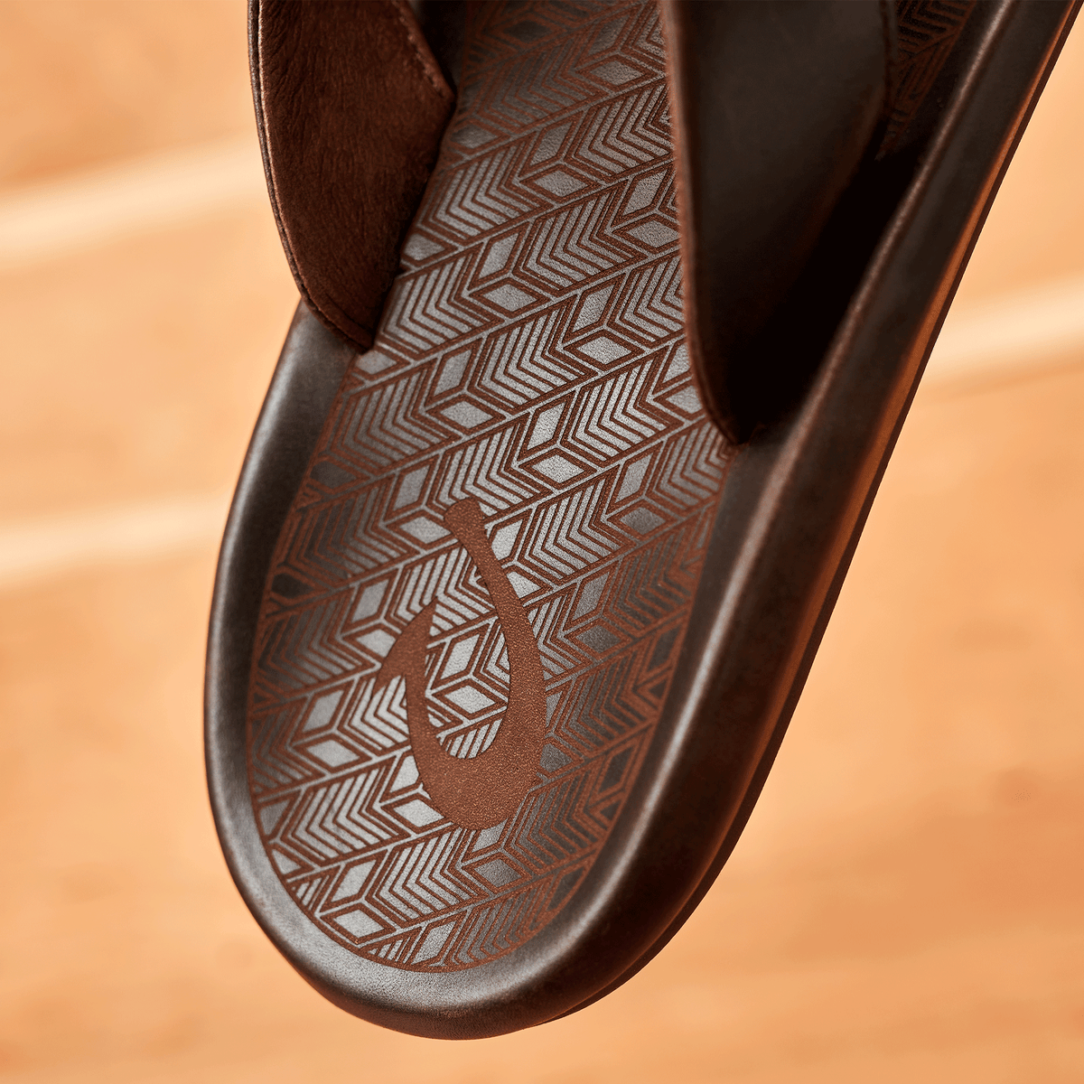 OluKai Signature | ‘Ilikai Men‘s Leather Beach Sandals - Dark Wood