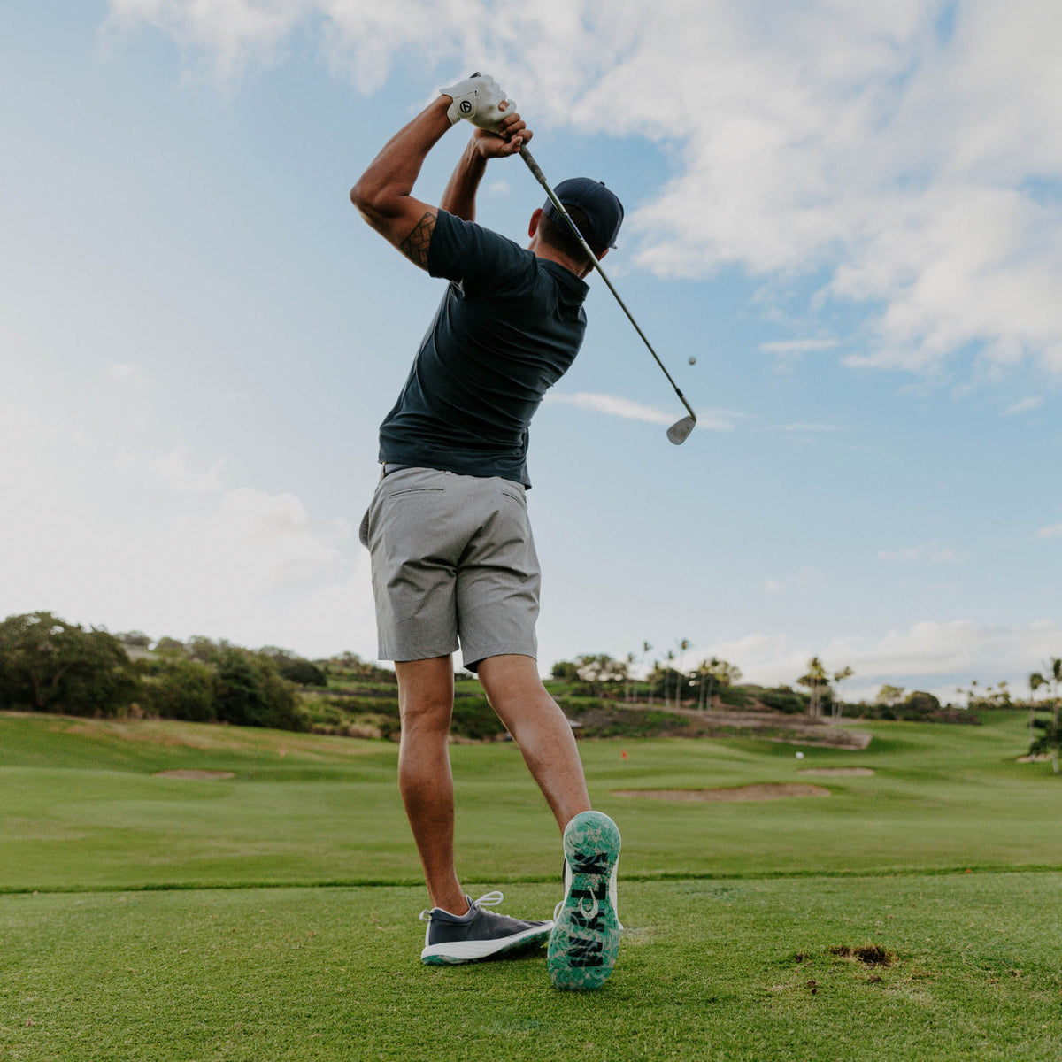 OluKai Best Seller | Mākena Men’s Waterproof Golf Shoes - Mood Indigo