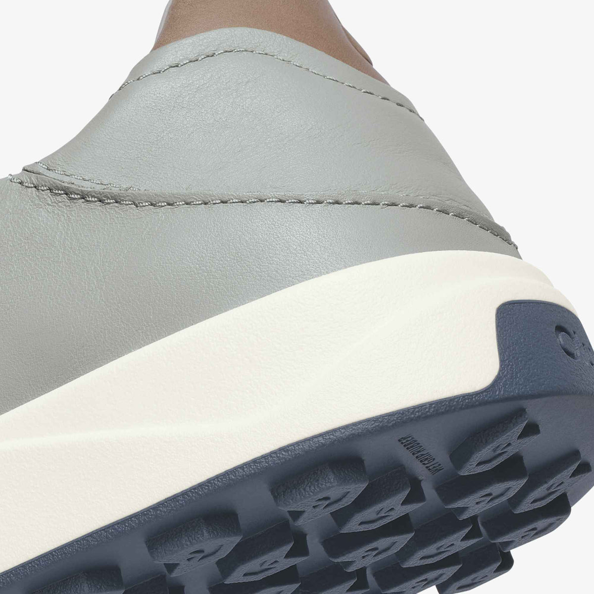 OluKai Essential | Wai‘alae - Grey Fog / Tan