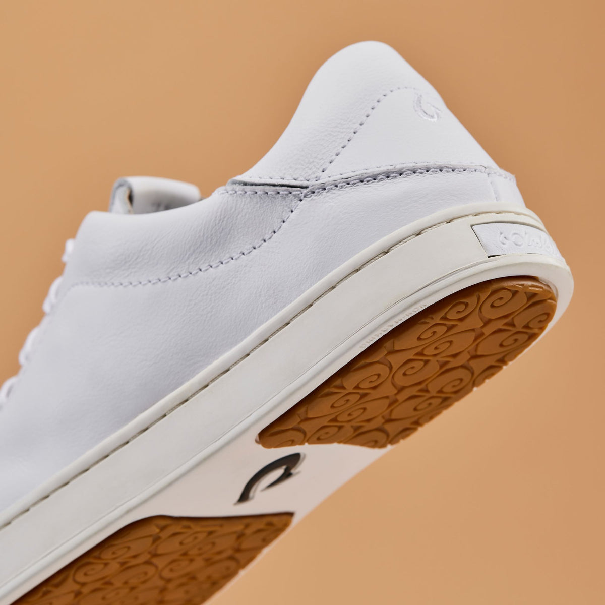 OluKai New | Pehuea Lī ‘Ili Women's Leather Sneakers - White